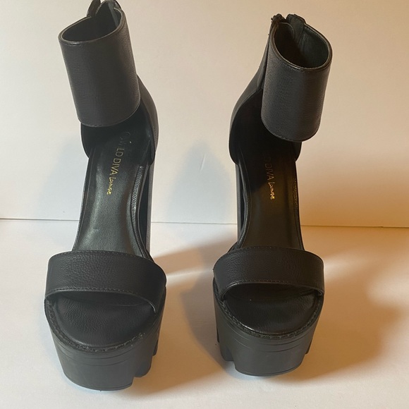 Wild Diva Platform ankle strap heels - Picture 5 of 10